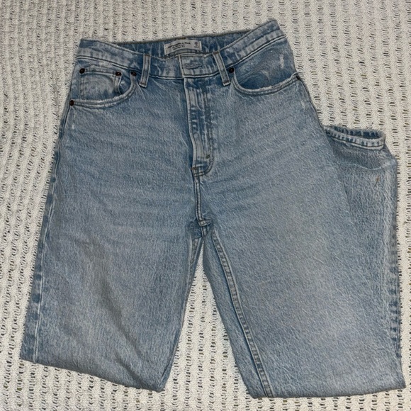 A&F 90s Straight Ultra High Rise - Picture 2 of 3